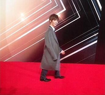 敬明|每日GIF：郭敬明侵犯李枫跟陈学冬？美女遭卡车碾压竟毫发无伤