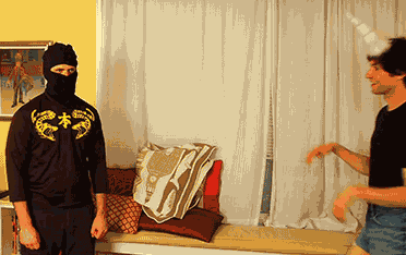 小姨子|搞笑GIF趣图：去岳母家，一进门就听岳母在凶小姨子！