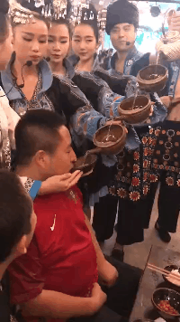 下雪天|搞笑GIF：聪明的宝宝，这样真的可以搬动了吗