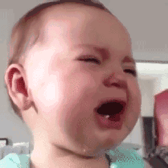 哥们|搞笑GIF：两位姑娘看上去关系不是很好，看眼睛就知道了