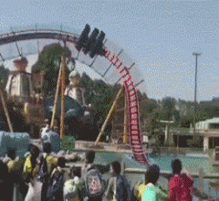 后背|搞笑GIF：到底是什么样的柠檬，让我后背发凉！男人的快乐难道都这么简单吗？