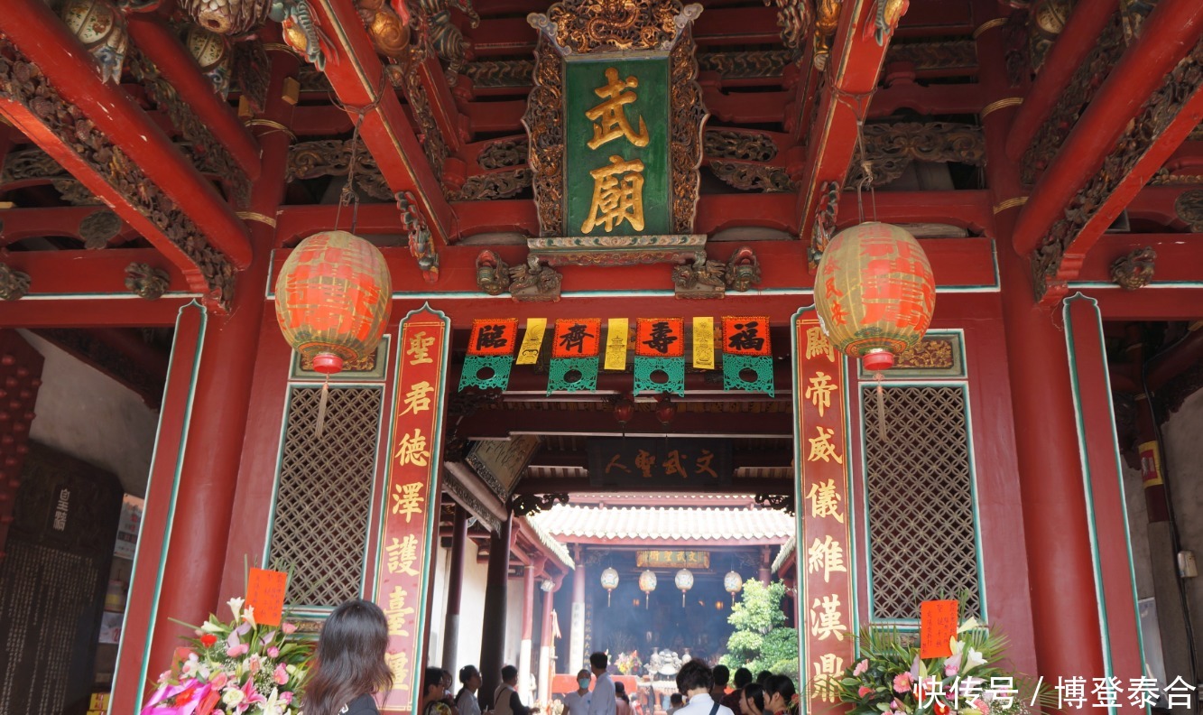武庙,文庙里供奉祭祀的是一众文臣,圣王为孔子,亚圣孟子,此外还有十哲