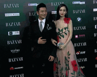 突如其来|搞笑GIF: 突如其来的掉头，让人避让不及。