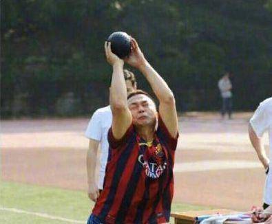 妹子|狗子，你在家就是这么欺负小主人的啊，厉害了！