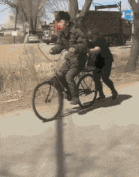 不好意思|搞笑GIF: 兄弟, 实在不好意思, 昨晚喝了点酒