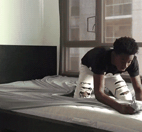 任性|搞笑GIF:这姑娘换衣服就是任性,大家赶紧都学着点