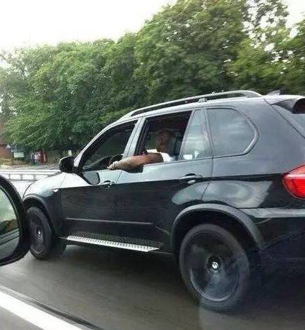 老丈人|搞笑GIF:你的内衣还有人偷,偷去当眼罩啊!