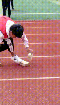 招架不住|搞笑GIF:你们说这车有多猛啊。