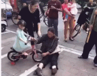 后羿|搞笑段子：我给婆婆买了个跑马灯的手机，没想到公公也想要一个