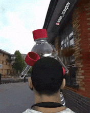 扫兴|搞笑GIF：看来钱包是真的能治病呀！