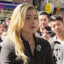 妹子|搞笑GIF：不容易啊，今天终于睡上了羽绒垫！