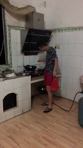 秃头|搞笑GIF：这样放摩托，应该没有人能偷走了吧