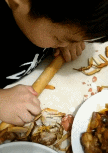 是在|搞笑gif趣图:感觉右边的人,不是在攀岩了,是在飞