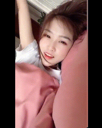 子真|搞笑GIF趣图：妹子，你养的狗子真可爱，能背着篓子逛超市