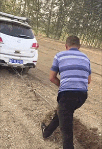 土豪|搞笑GIF趣图：我们村的土豪，就是这么种地的