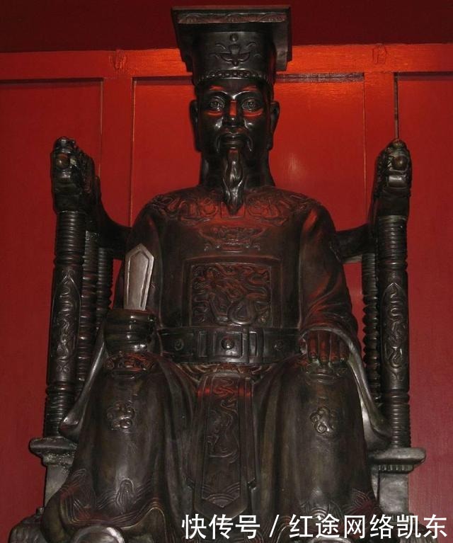 越南历史上第一个稳定王朝是李朝,李朝九位皇帝中李仁宗幼年登基的