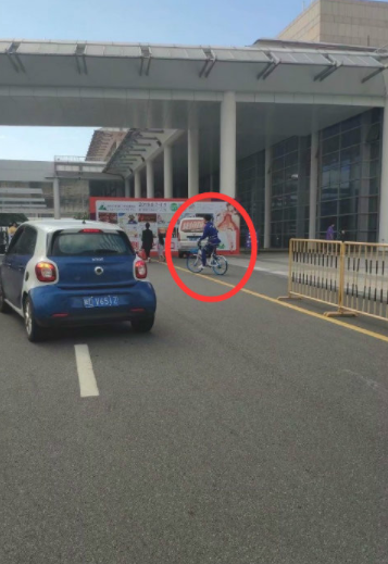 段子|爆笑GIF图：在外面点的炒饭都吃完了，这锅还没起盖，到底是来吃饭还是看表演