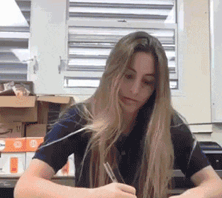 哥们|搞笑GIF:敢欺负我朋友,找死吧兄弟!