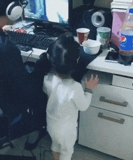 不堪设想|搞笑GIF：还好教练你把脚拿开，不然后果真是不堪设想