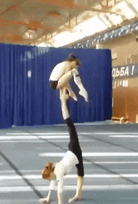 叔叔|搞笑动态图GIF: 面对想跳楼的人,不同国家的警察叔叔是这么干的