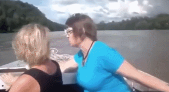 司机|爆笑GIF图：现在的大货司机配置都这么高了吗？