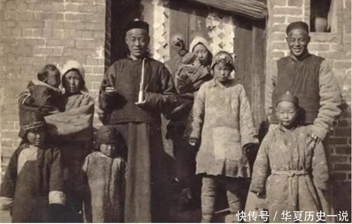 晚清百姓生活真实写照,乡绅小妾冒昧如花,时髦女孩打扮优雅抽鸦片 - 看看头条_中华网