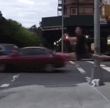 迪拜|爸妈吵架时 中间试图拉架的我如同这辆蓝车!