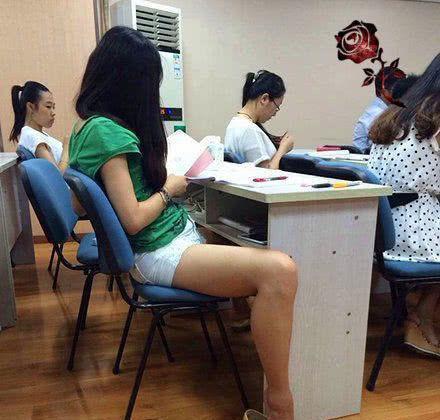 妹子|公司刚招聘的妹子，一下子成为了办公室所有的焦点