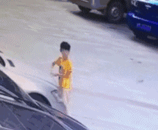 众目睽睽|搞笑GIF：这是不是传说的老不正经