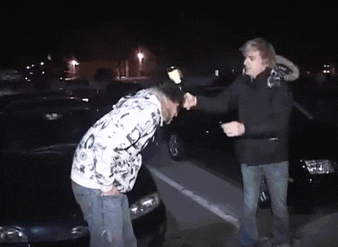 橙子|搞笑GIF：小伙不错，大妈很喜欢