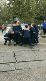 孩子|搞笑GIF: 孩子，你这绝技不错，奶奶教的吧