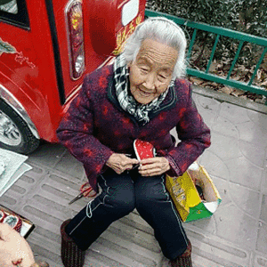 巧妙|哥们伪装的不错啊很巧妙，可是眼睛还是出卖了你