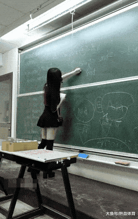 溜须拍马|内涵GIF：溜须拍马的功夫不到家千万别乱拍 有风险的