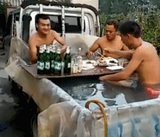 哥们|搞笑GIF：哥们，你能好好做个酒精检测吗？