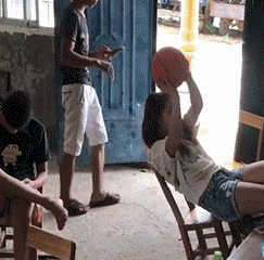 姐姐|搞笑GIF：你这家伙还真懂得怎么捣乱，不过谁让你不坐好？