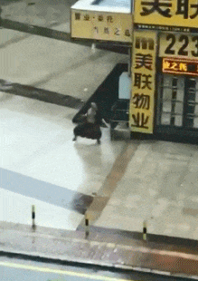 兄弟|搞笑gif: 别妨碍我工作,玻璃擦好了才能吃饭呢!