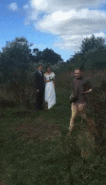 妹子|搞笑GIF趣图:真想娶个妹子,然后靠卖水果度过一生