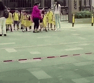 厉害|搞笑GIF: 还以为妹子会有一个完美的表现呢, 可惜没猜中结局