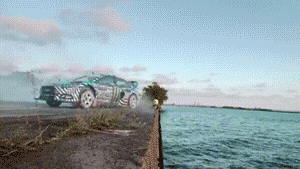 坦克|搞笑GIF：风太大，人都吹跑了