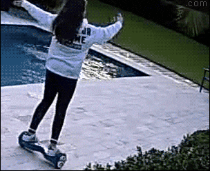 妹子|搞笑GIF：美女，吃饭时请把面具摘了吧，这样太吓人了