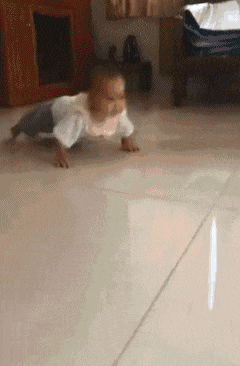 小样|搞笑GIF：骑车不用蹬，全靠甩……