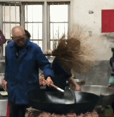 妹子|搞笑GIF：别撒娇，现在就给你买，快点起来！