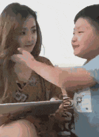 妹子|搞笑GIF：哥们，不就是结个婚吗？咋这一脸的不情愿