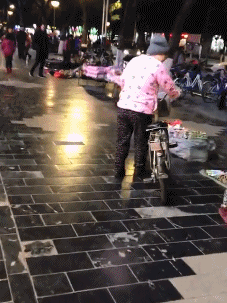 绿帽子|搞笑gif:这几个意思?给我带个绿帽子?