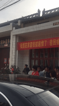 生死关头|搞笑GIF：这生死关头，你说我不拼能行吗？