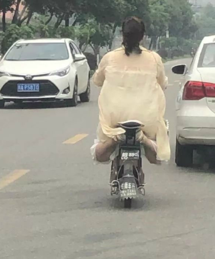 阿姨|搞笑段子：公司的清洁阿姨病了，两天没来上班