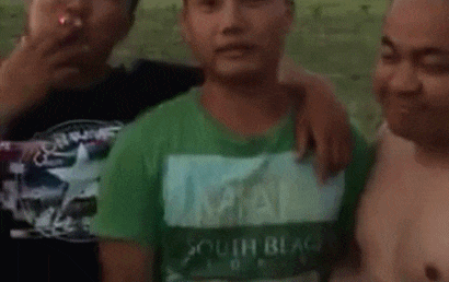 金牙|搞笑GIF:这绝对是表白失败了,不过这个女生的脾气有点大