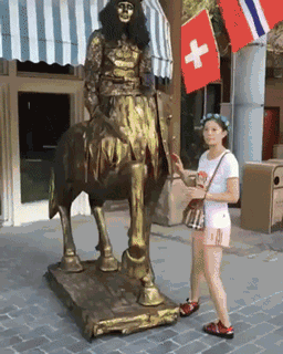 哪吒|搞笑趣图：合影可以接受，要动手就不能忍了。