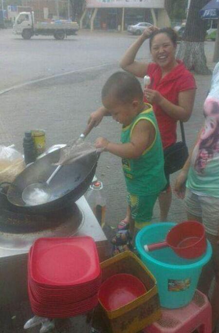 媳妇|小盆友的眼神，把孩子扔给我，你们想去干嘛