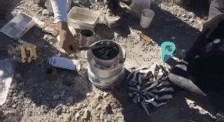 丈母娘|搞笑gif：要像这样，用钱砸丈母娘才行啊！